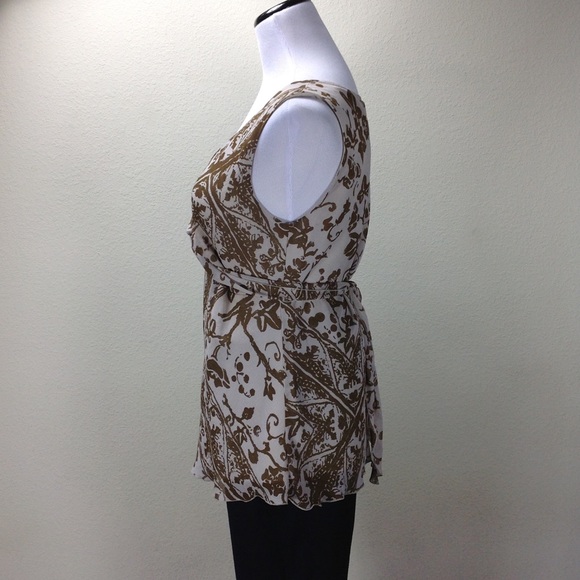 Violet & Claire Tan & CreM Sleeveless V-ne… - Picture 2 of 7